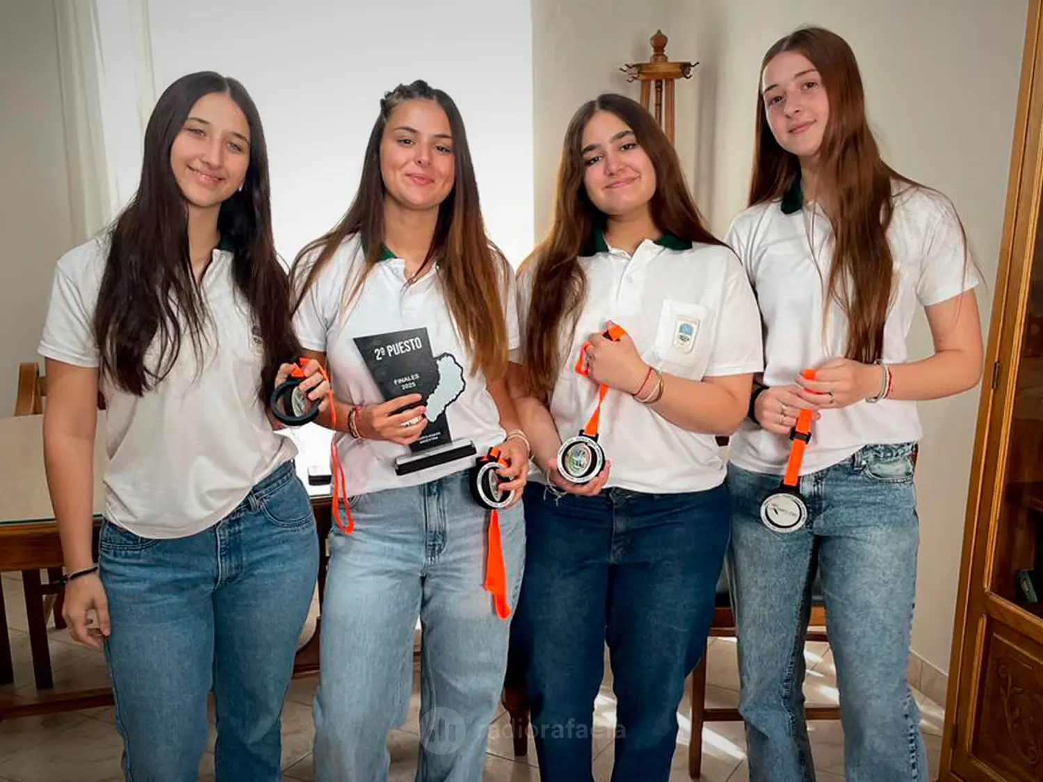 Luisina Castagño, Angelina Ferrer, Julia Ferrero y Sol Chiabrando.- Alumnos del Colegio nuestra señora de la Misericordia | Salieron subcampeones nacionales en el certamen “Sembrando Empresarios”