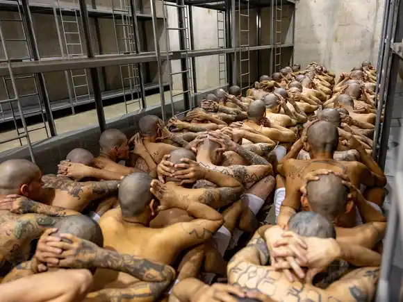 ONG denuncia ante CPI torturas, desaparecidos y muertes de presos en El Salvador