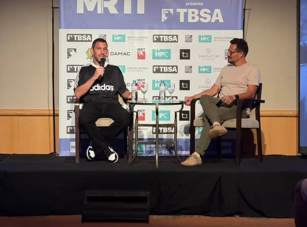 En un ida y vuelta con la audiencia, el ex jugador de Newell’s y la Selección se refirió a la formación de futbolistas.