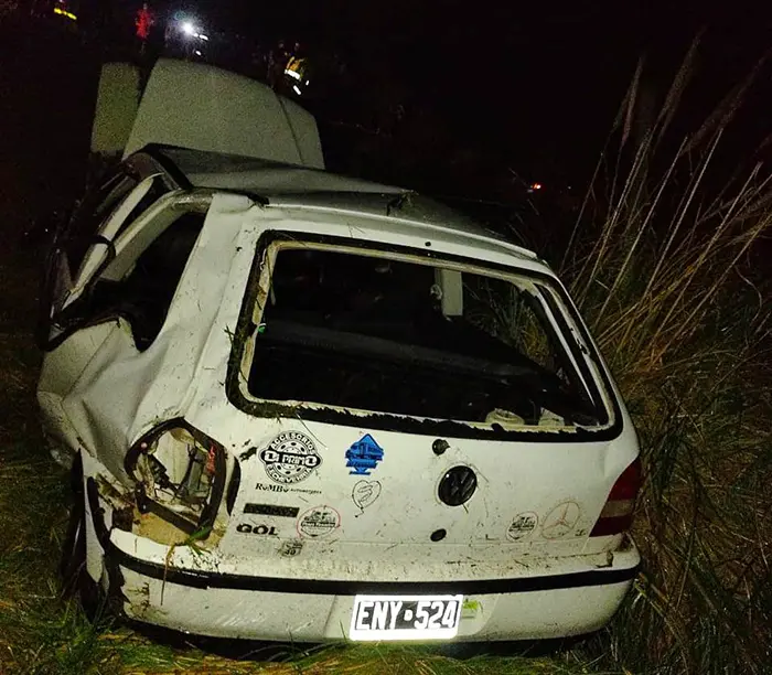 Volcó un auto sobre la ruta 55 y hubo dos personas heridas