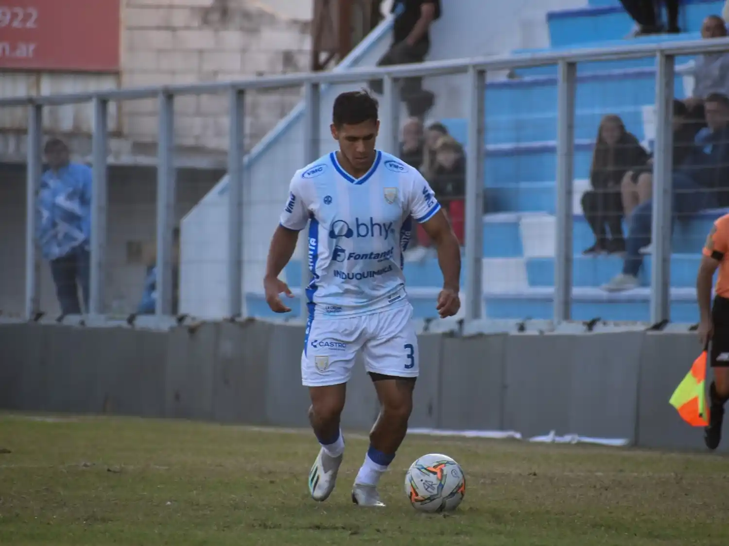Roque Ramírez sufrió la rotura del ligamento cruzado anterior y la distensión del ligamento lateral interno de la rodilla derecha.Foto:@OficialAMSyD