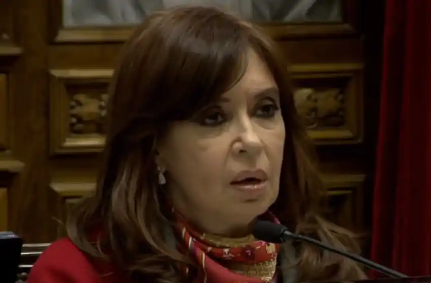 Cristina Kirchner votó a favor por «las miles y miles de chicas que se volcaron en la calle»