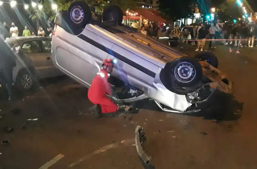 Impactante choque en pleno centro de Mar del Plata