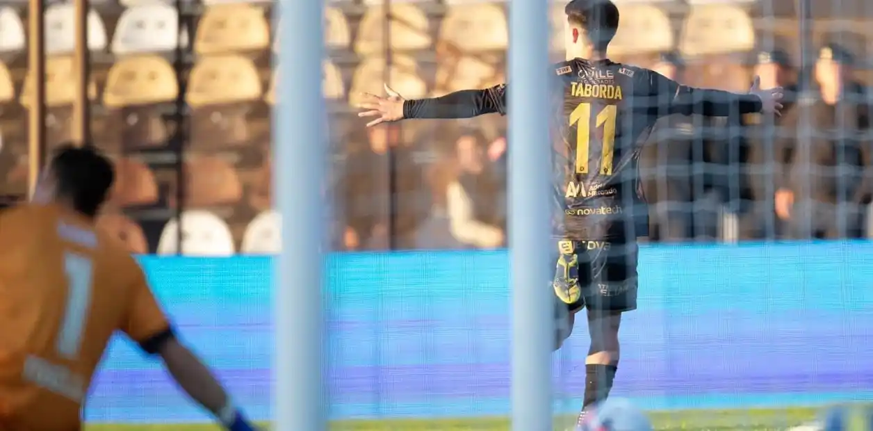 El juvenil de Boca que es figura en el Platense sensación