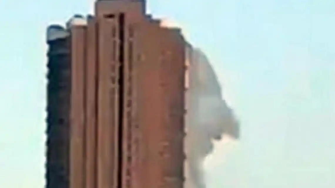 Terremoto en Filipinas: el derrumbe de una pileta de un rascacielos