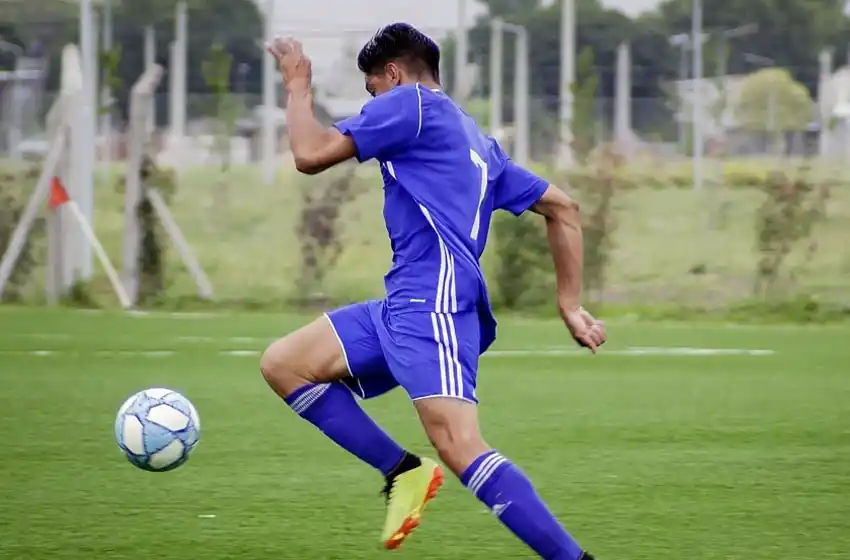 Un club de fútbol que nació hace cuatro años beneficiado con obras millonarias de Fundación Messi