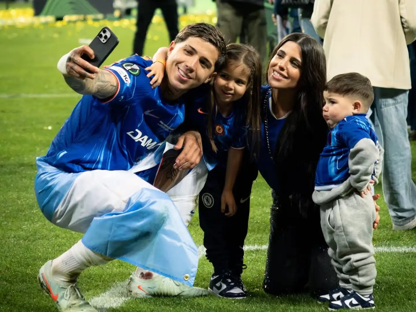 enzo y flia