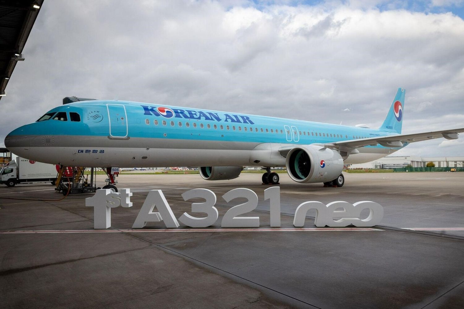 Korean Air introduces its first Airbus A321neo with new Prestige Class seats