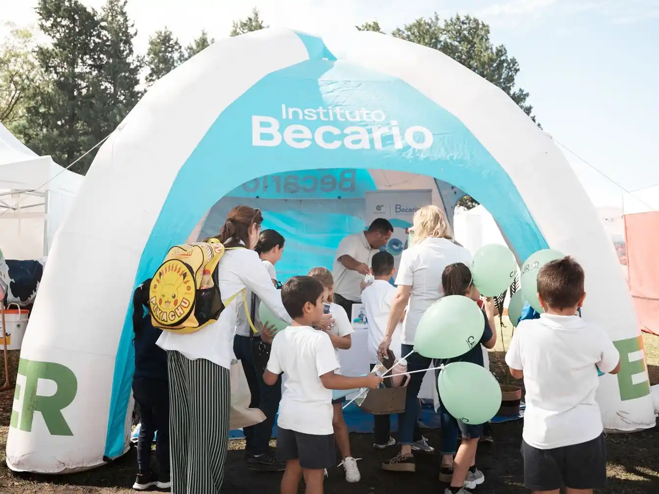 El Becario continúa con sus abordajes territoriales