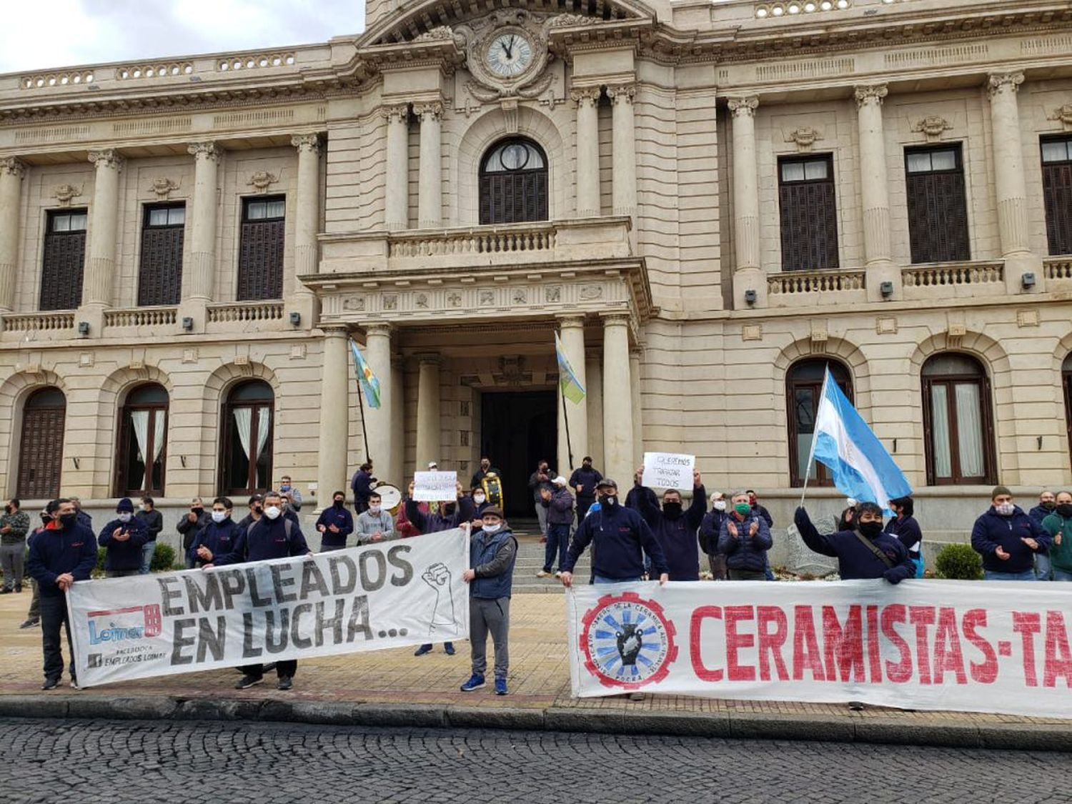 Despedidos de Loimar marcharon y confirmaron que hay una minoría que estaría dispuesta a volver a la empresa