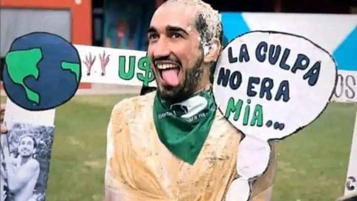 Vergüenza: festejó su recibida disfrazado de víctima de femicidio