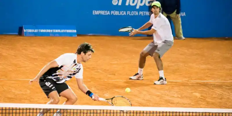 Zeballos y Peralta afuera de Lyon