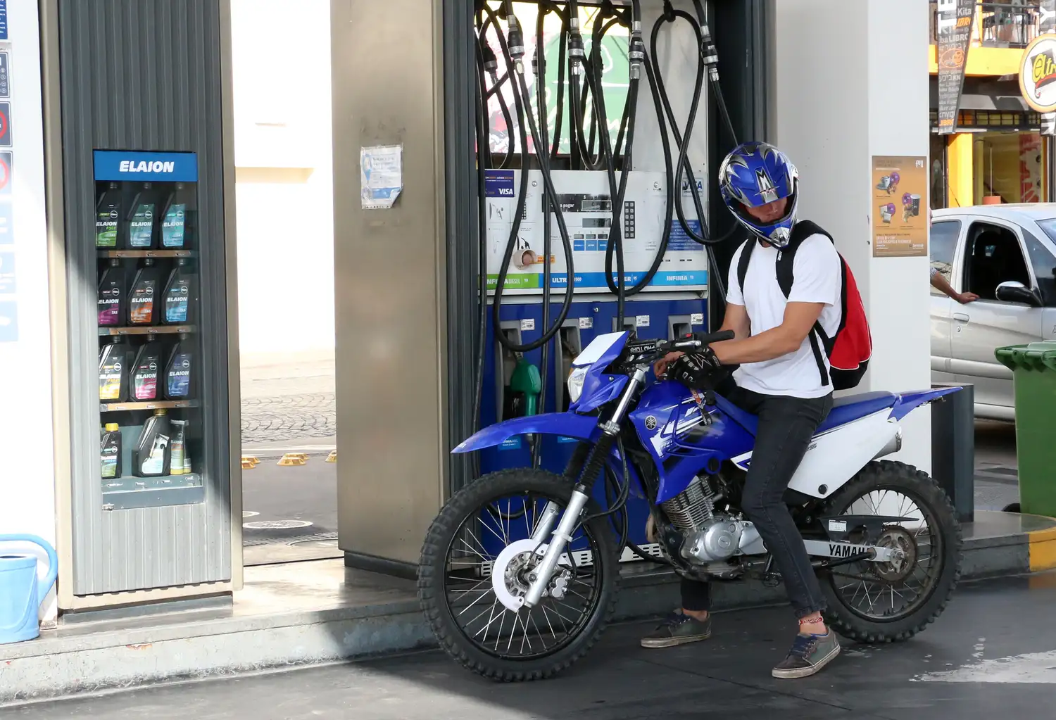 Proponen colocar cámaras para controlar el expendio de combustible a motociclistas 