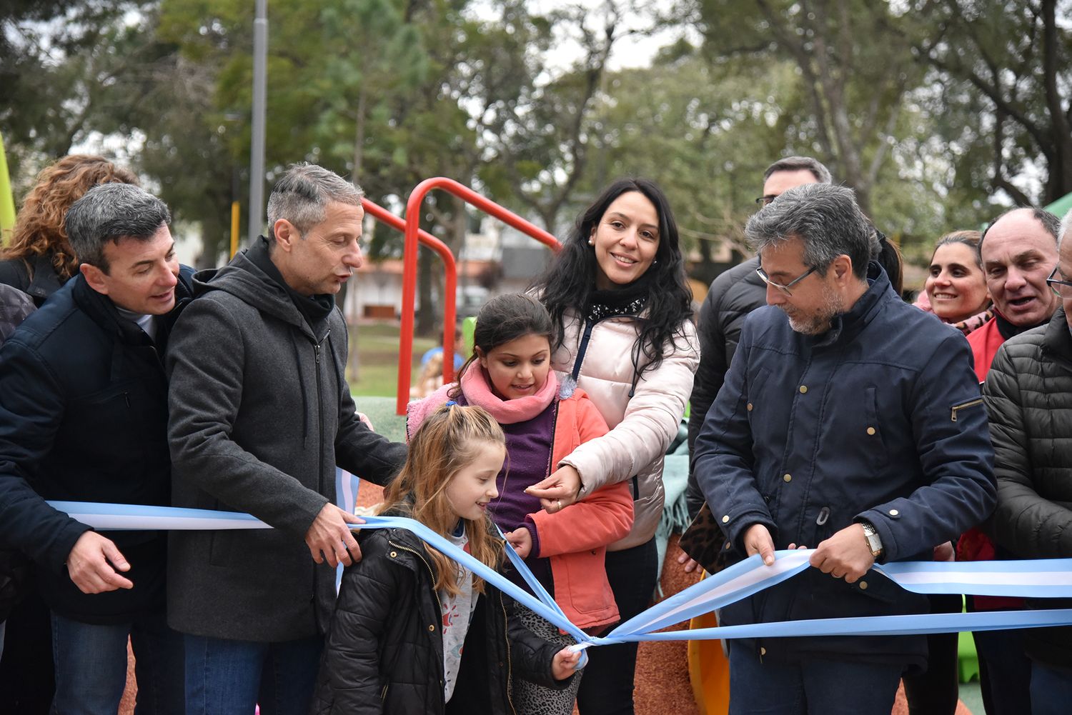 El momento del corte de cinta