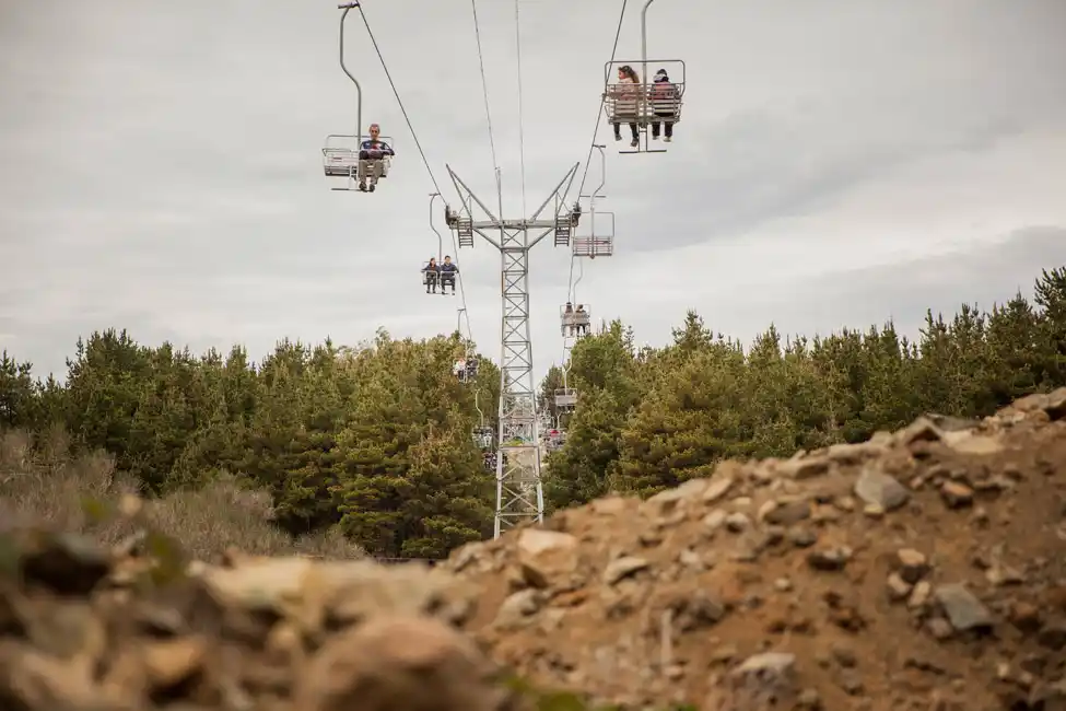Hoy podrán volver a la  actividad los parques aéreos,  de aventuras y las aerosillas