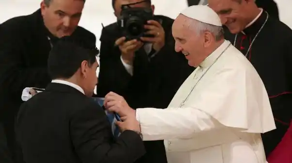 El encuentro de Maradona con el Papa por el Partido por la Paz