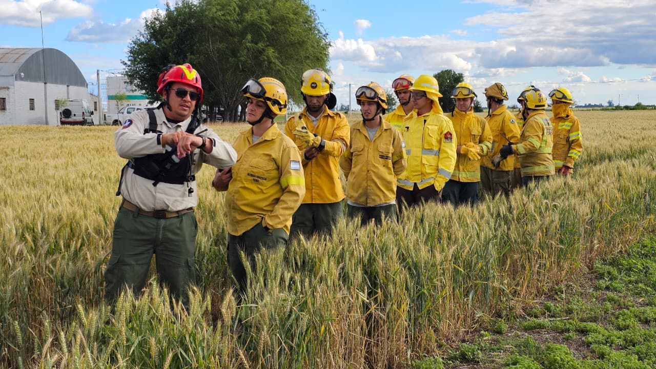 Brigadistas santafesinos se capacitaron en el uso seguro y la coordinación de medios de transporte aéreos