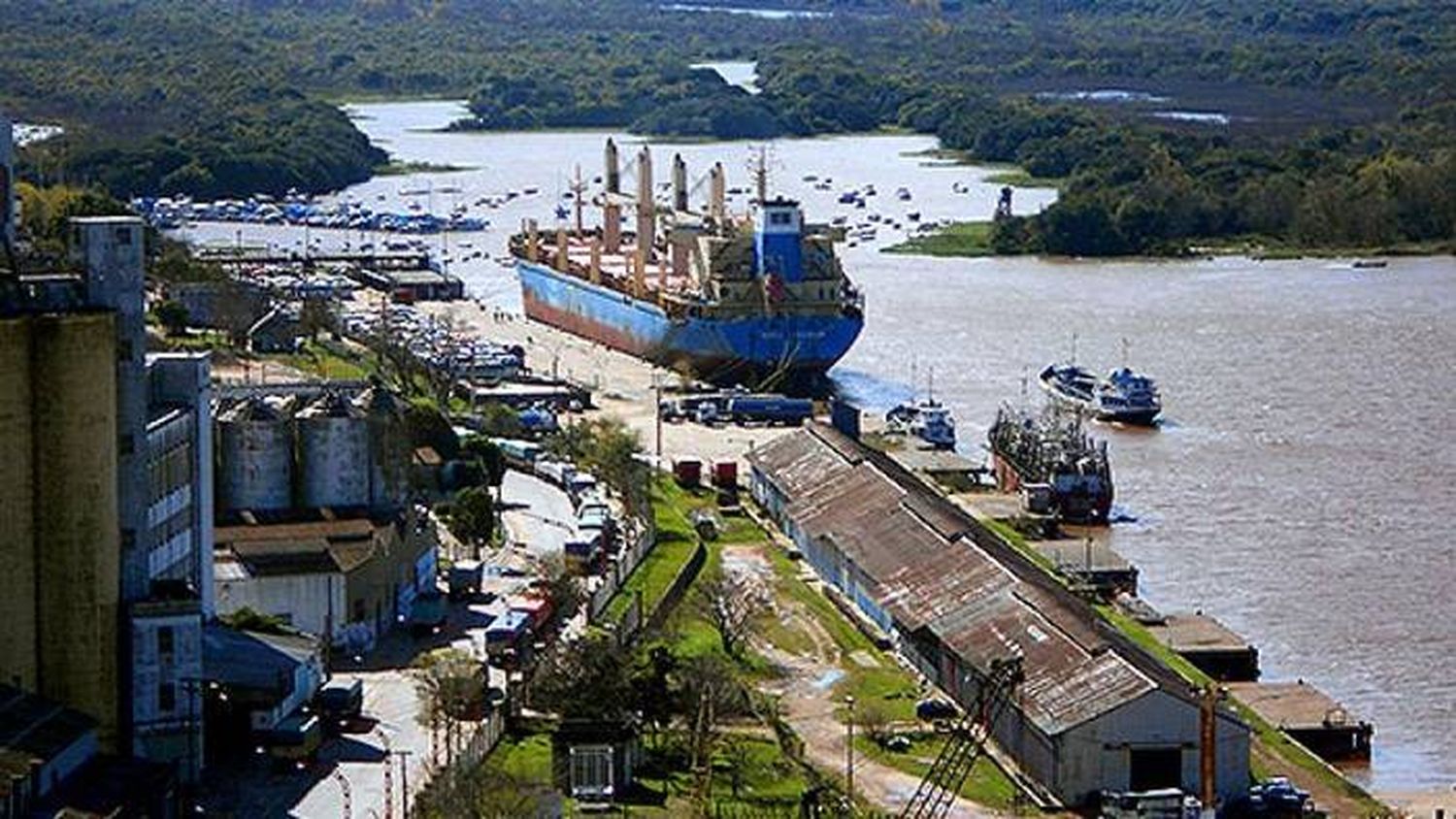 Llegan tres buques para cargar en puertos entrerrianos