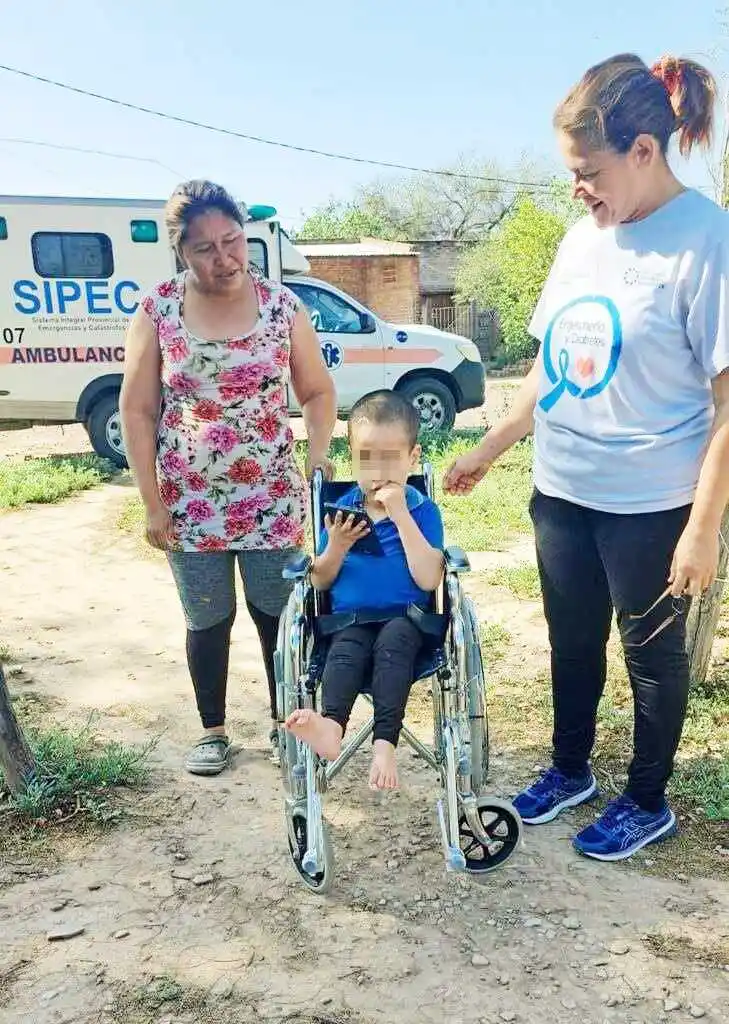 Familia de Bartolomé de Las Casas agradeció 
la entrega de una silla de ruedas a su hijo
