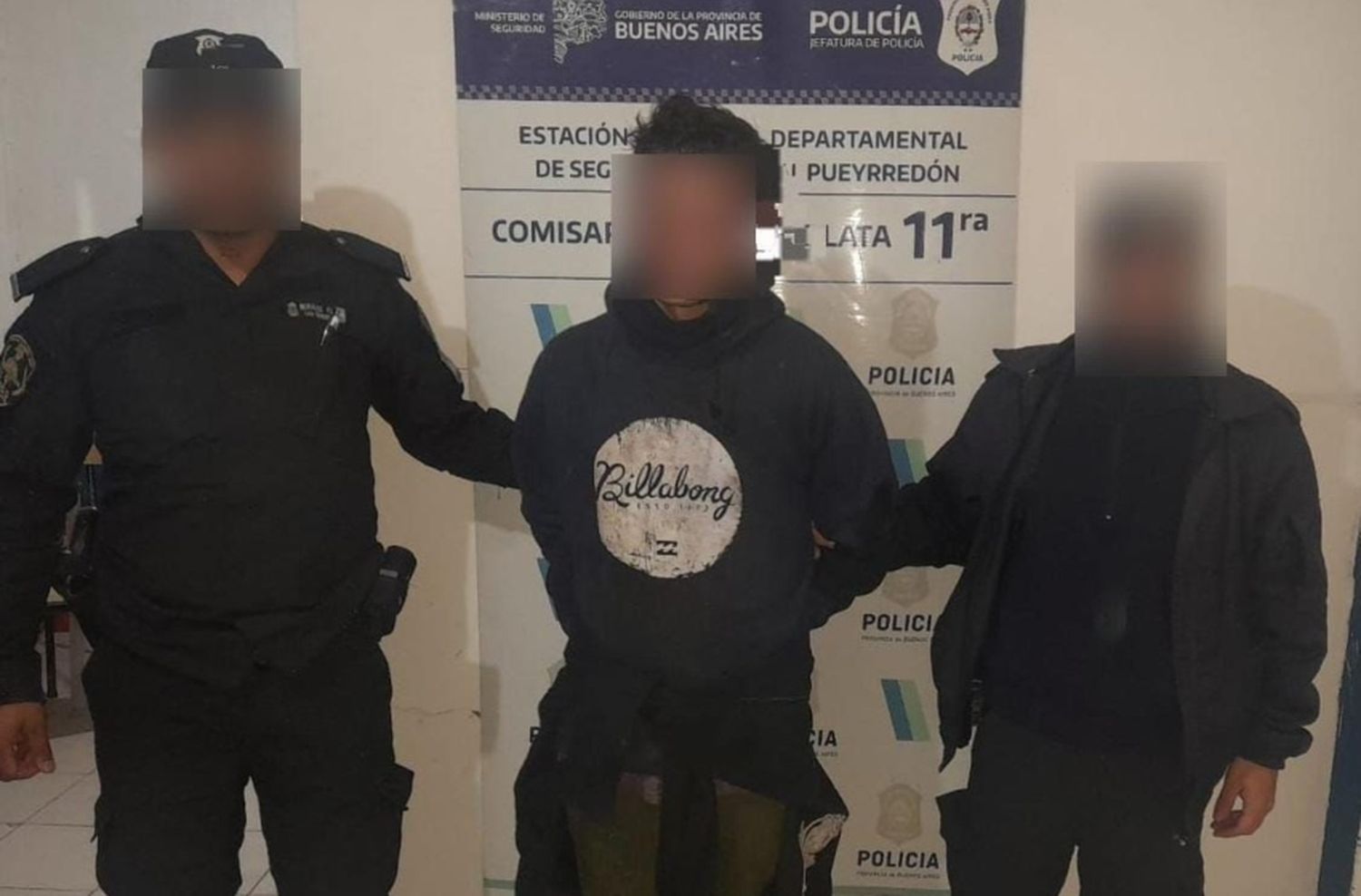 Violentó y destrozó una casa pero se llevó la peor parte: lo atraparon y lo golpearon