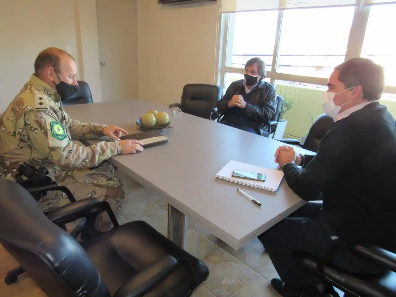 El intendente de Larroque recibió al jefe de la Brigada de Delitos Rurales  