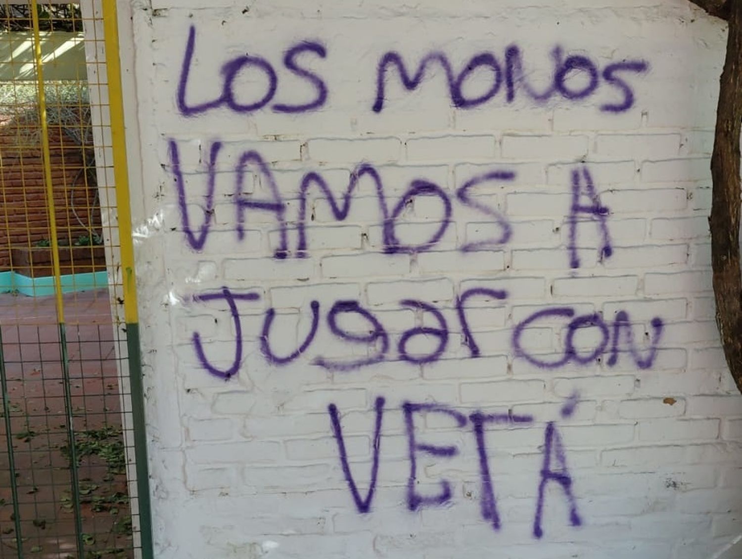 monos