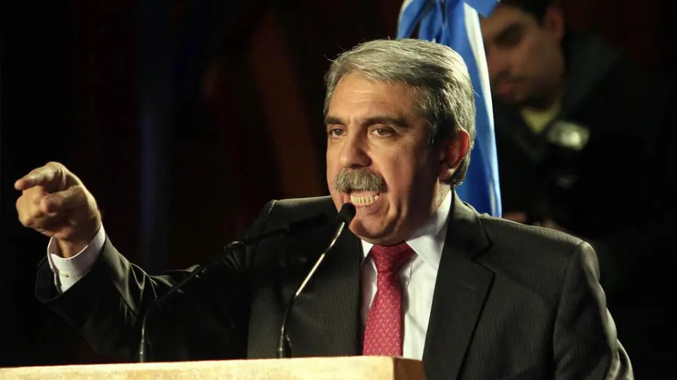 Elecciones 2015: Aníbal Fernández encabeza acto de cierre de campaña en el Gran Rex