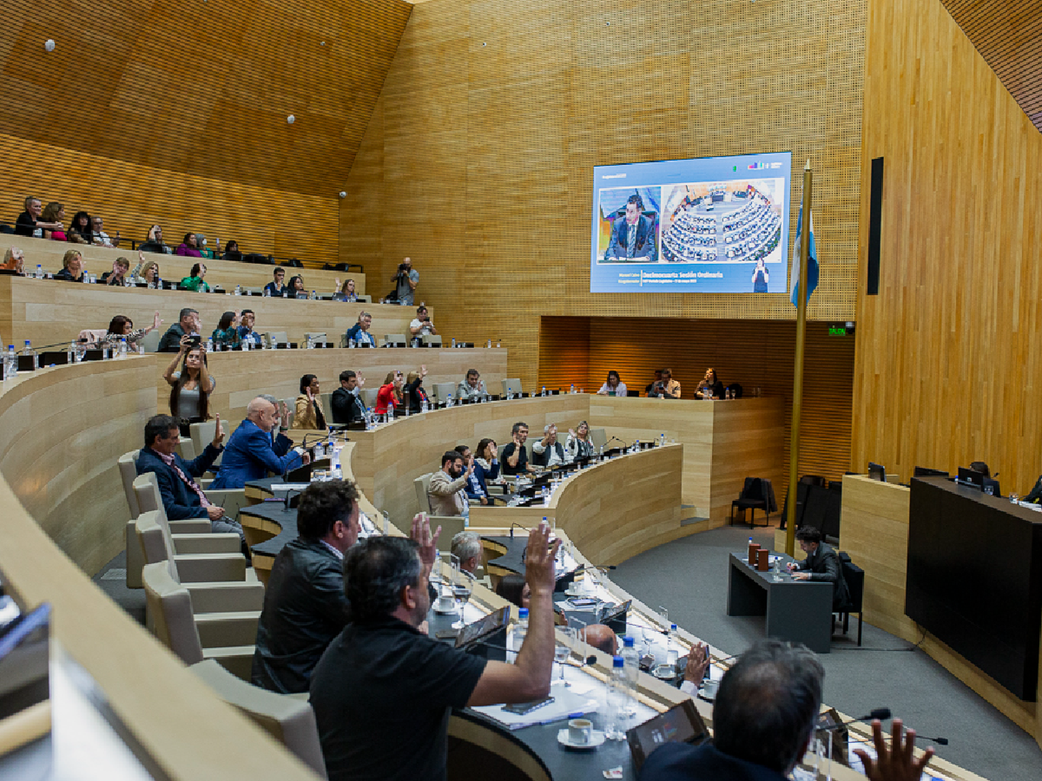 De qué trata la nueva ley de equipos de salud aprobada en Córdoba