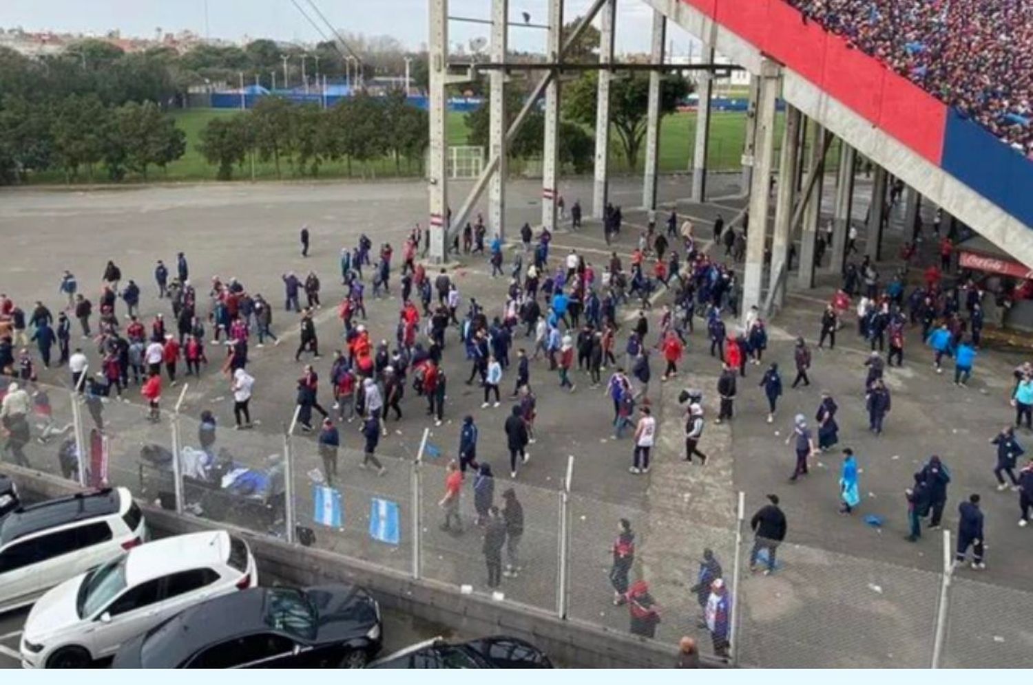 Video: enfrentamiento entre los hinchas de San Lorenzo y la policía