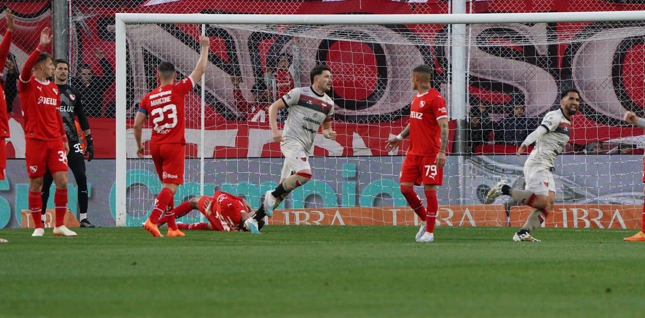 Independiente no levanta, perdió con Colón en Avellaneda y se preocupa con el descenso
