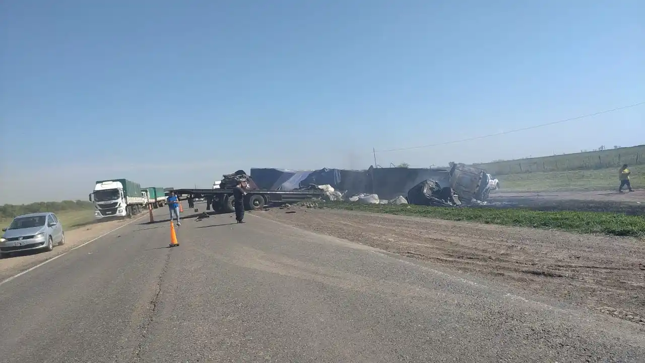 Grave accidente de tránsito en Ruta Nacional 34: se incendiaron los vehículos involucrados