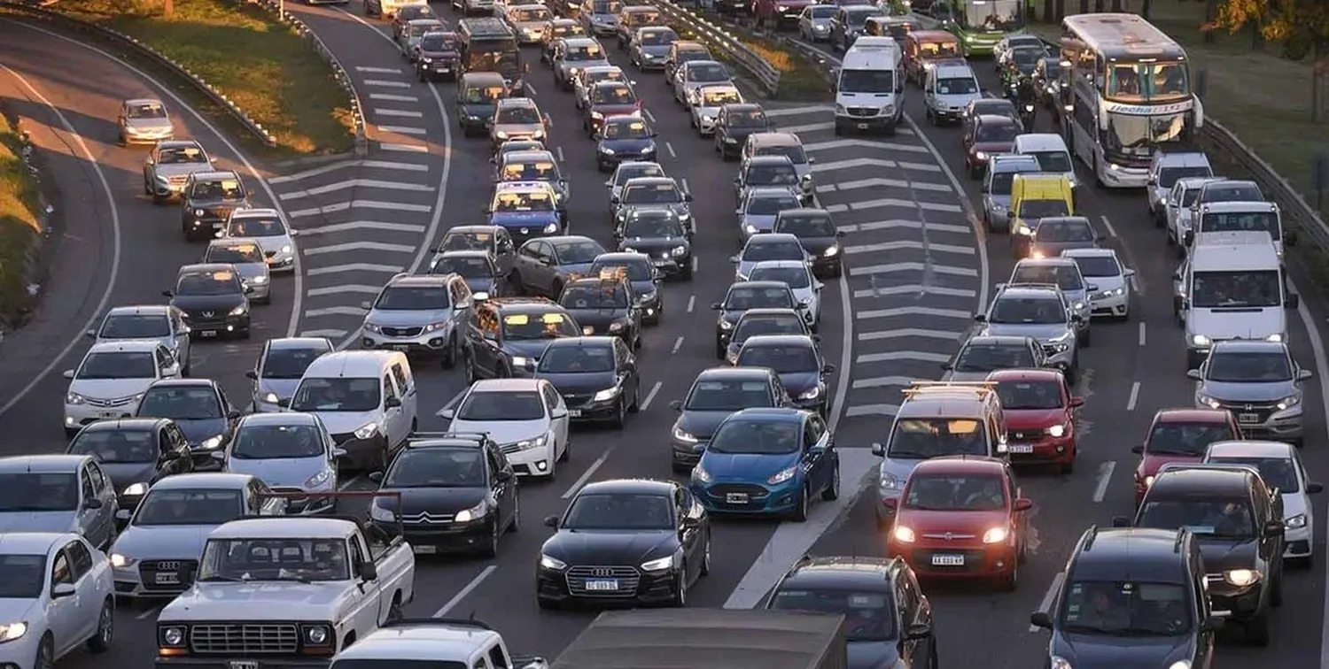 Más del 90 % de la población argentina vive en ciudades. Aquellas de mayores dimensiones presentan problemas que conspiran contra la calidad de vida, como los grandes congestionamientos de tránsito.