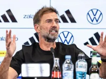 El nuevo entrenador de la selección alemana de fútbol, Jürgen Klopp, durante su presentación en conferencia de prensa de la Federación Alemana de Fútbol, en Fráncfort del Meno. Foto: Teuters