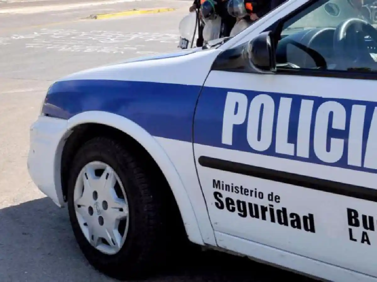 Tras un video íntimo entre dos policías, a ella la sancionaron y a él lo ascendieron