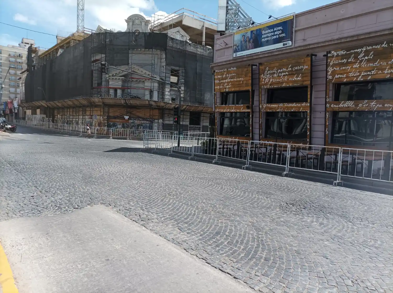 Por prevención, instalaron más vallas en la zona céntrica