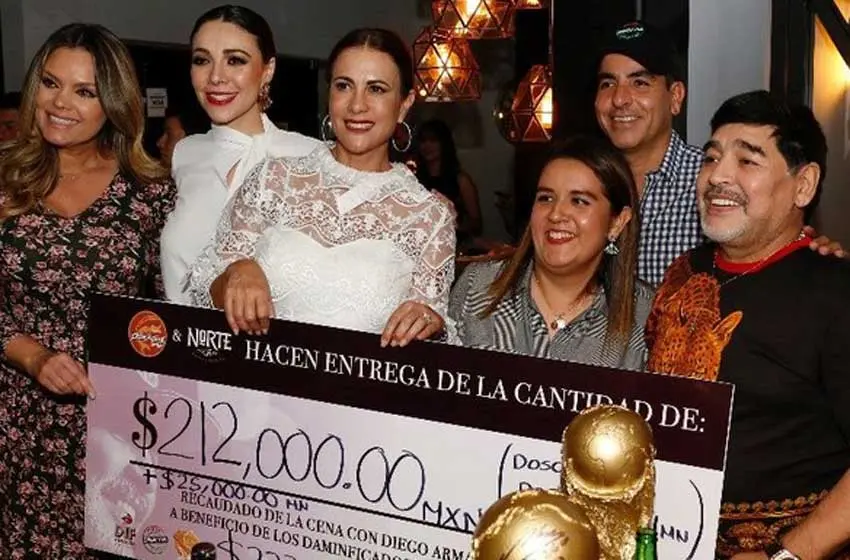 Maradona, en la cena solidaria por Sinaloa: «¿Por qué tengo tanto y los chicos nada?»