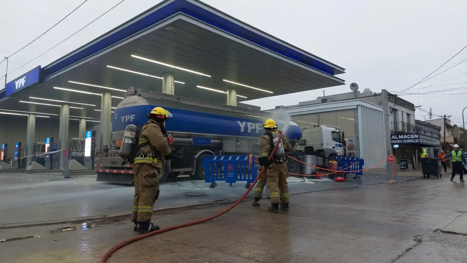 Simulacro de emergencia en una estación de servicio de Chascomús