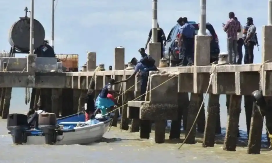¡CONTINÚA EL ÉXODO! En una playa de Trinidad y Tobago detienen a 34 migrantes venezolanos