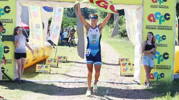 Los paceños Anahí Díaz y Julián Caino dominaron el Trilago