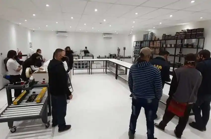 Un detenido y éxtasis secuestrado tras allanamientos en un almacén de suplementos dietarios