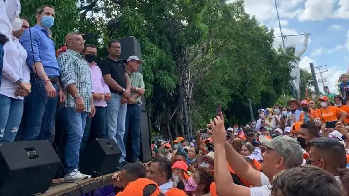 ¿Y LOS PROBLEMAS DE LA GENTE PARA CUÁNDO?    Guaidó vuelve a pedir «unidad» para «salir de Maduro»