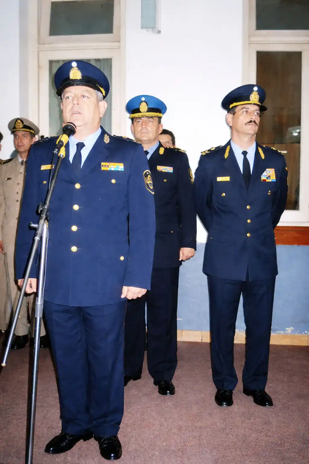 “Literalmente el policía es un esclavo”