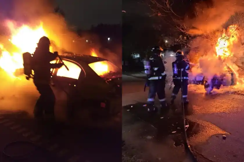 Dos autos se incendiaron y terminaron con daños totales en distintos puntos de Rosario