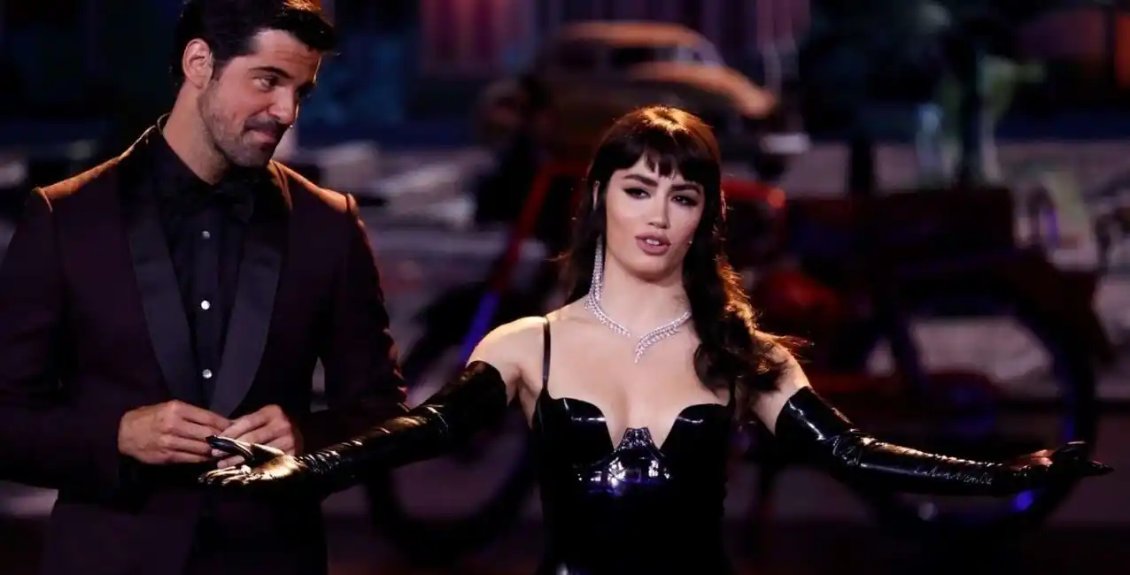 Premios Platino: la gran noche de Lali Espósito como conductora del evento