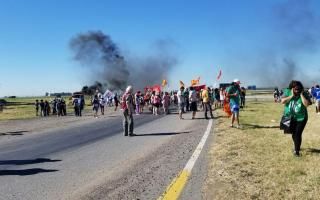 Azul: Continúan los reclamos de extrabajadores de Fanazul y prevén nuevos cortes de ruta