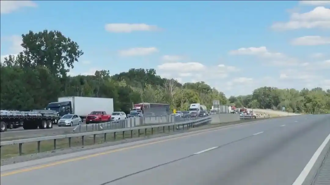 Volcó un micro turístico en Nueva York: varias personas murieron