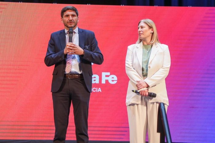 Pullaro y Scaglia encabezaron entrega de fondos a municipios y comunas