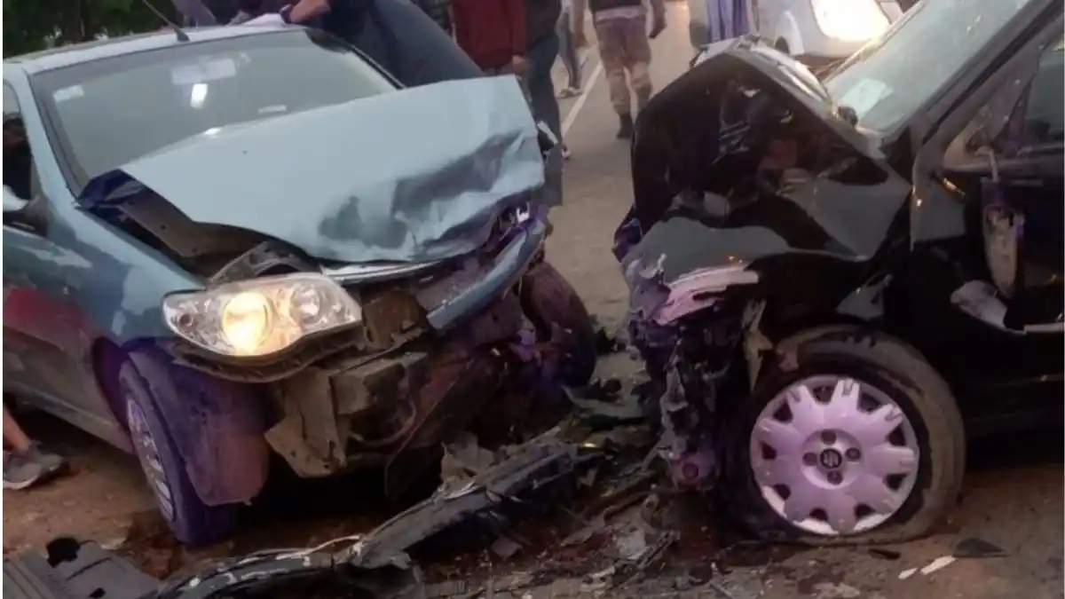 Grave accidente en Alto Verde: dos autos chocaron de frente