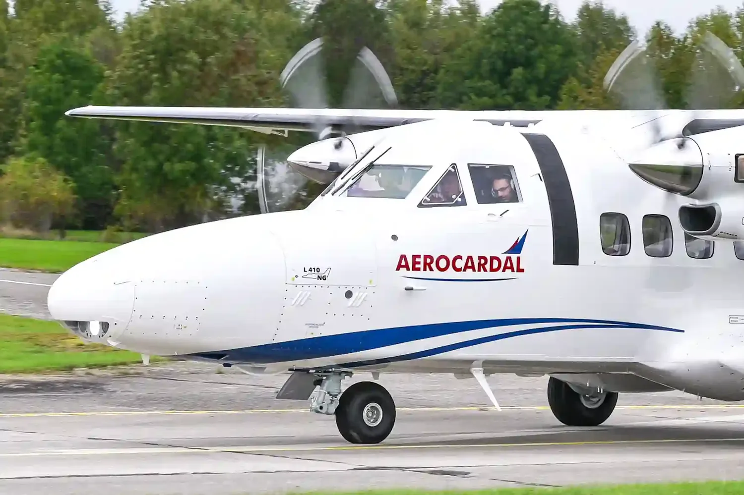 Aerocardal recibió su primer L-410 Next Generation en un particular vuelo de 16 escalas