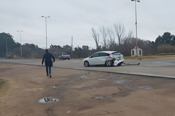 Accidente en ruta 1001 y Crucero General Belgrano: una mujer resultó con fracturas
